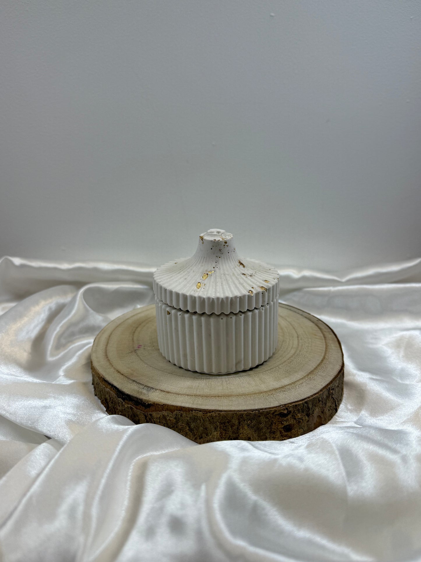 Pot de rangement en plâtre