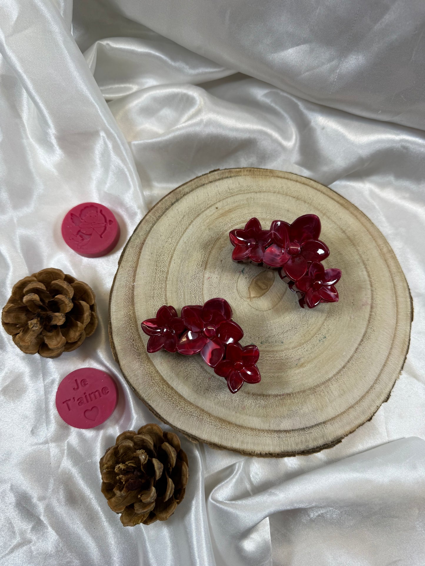 Pince à cheveux rouge
