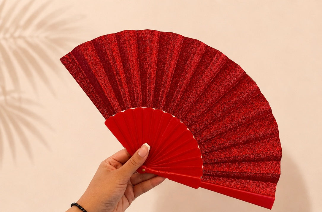 Eventail rouge à paillettes
